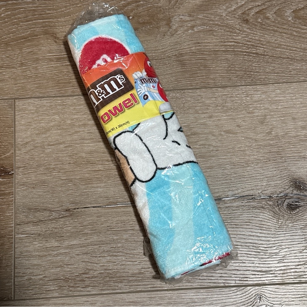 M&M'S Blue and Red Cartoon Bath Towel